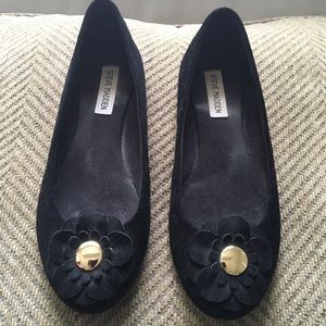 Steve Madden Bummble Flower 🌸 Suede Flats